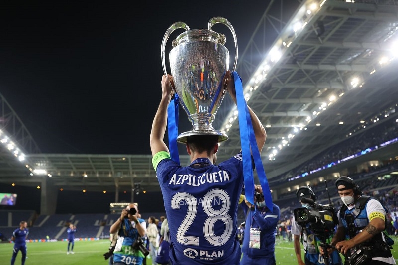 Azpilicueta giúp Chelsea nâng cao danh hiệu Champions League sau 9 năm