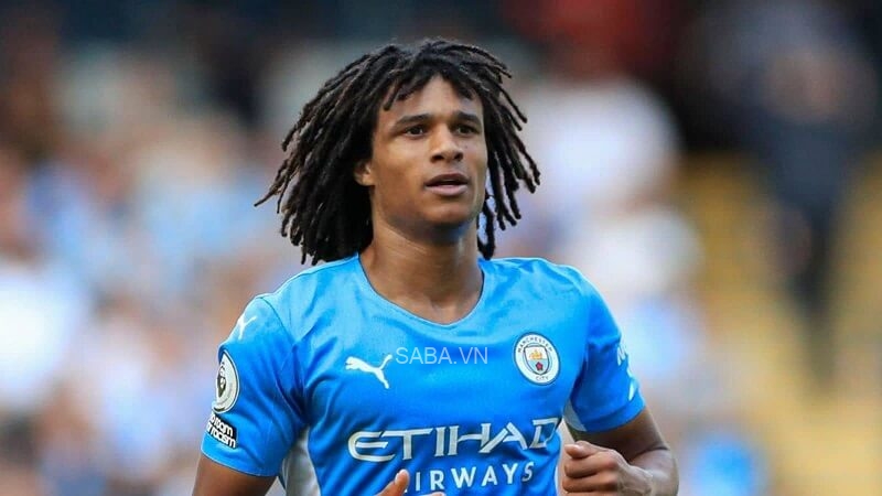 Man City ép giá, Chelsea gặp khó khi chiêu mộ Nathan Ake