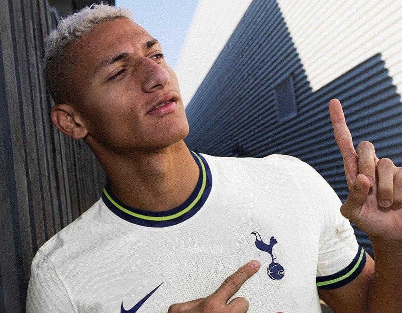 Richarlison có thể san sẻ gánh nặng tấn công với Son và Kane