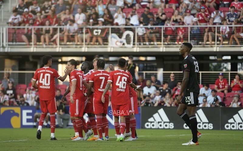 Mane và De Ligt khai nòng, Bayern đánh tennis trước đội bóng của Rooney