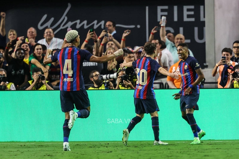 Barca phòng ngự chắc chắn và tấn công nhịp nhàng