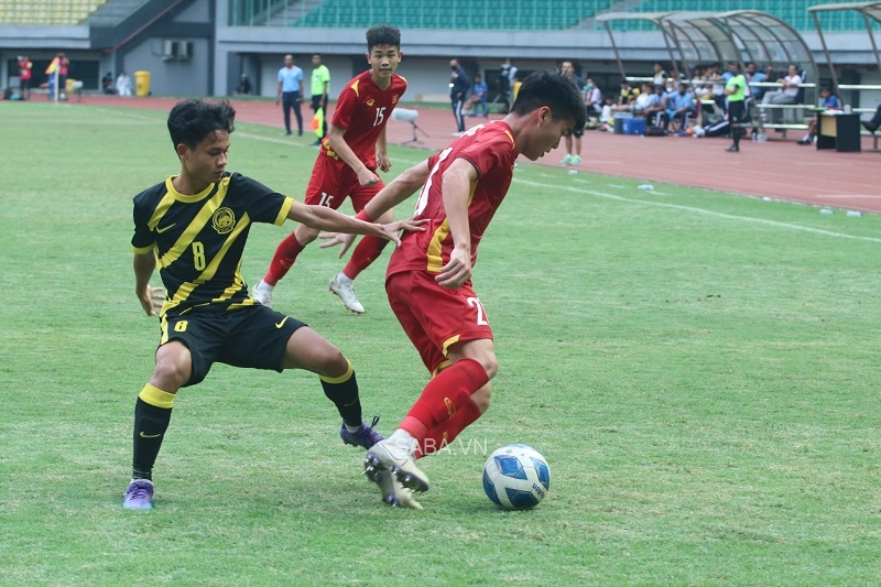 U19 Việt Nam thi đấu bế tắc