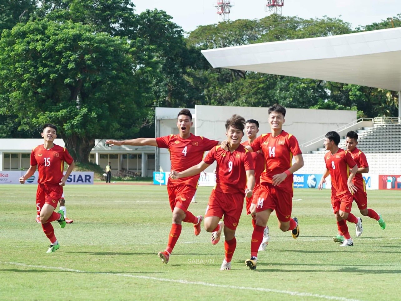 Quốc Việt lập cú đúp, U19 Việt Nam thắng đậm U19 Philippines