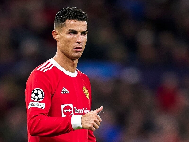 Tương lai CR7 thống trị các mặt báo thời gian qua