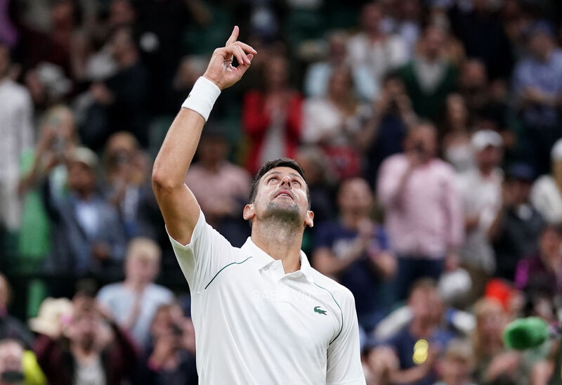 Djokovic dễ dàng giải mã hiện tượng lạ để tiến vào tứ kết