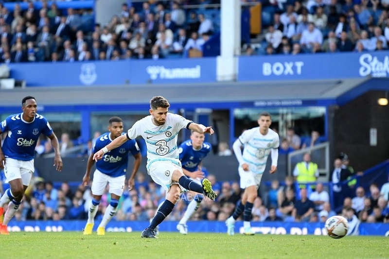 Chelsea có 3 điểm nhờ pha sút phạt đền thành công của Jorginho