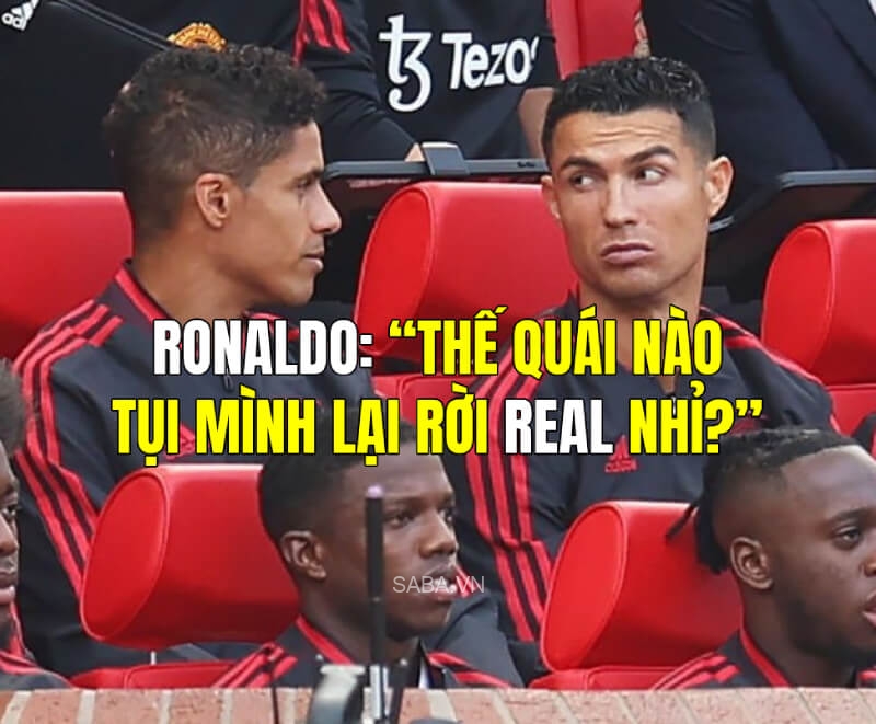 Cristiano Ronaldo và Raphael Varane trên băng ghế dự bị.