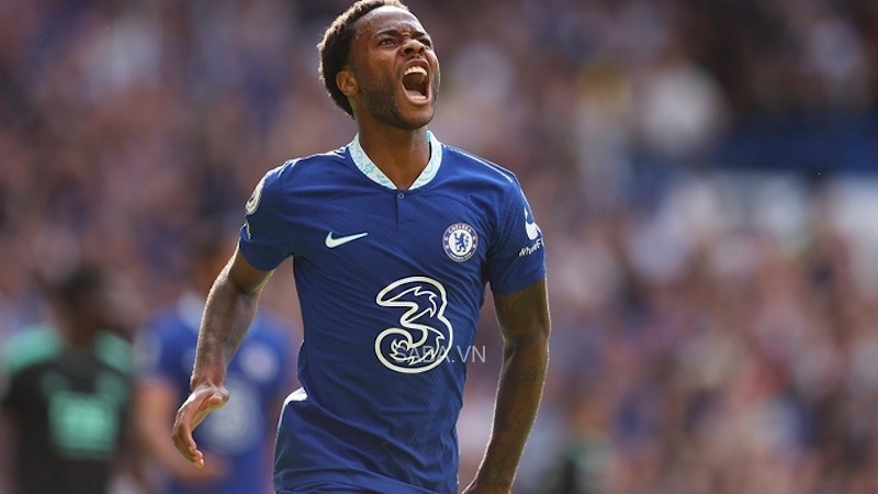 Sterling giúp Chelsea vượt khó đầy ngoạn mục