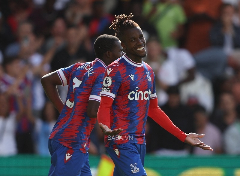 Zaha để lại dấu ấn trong cả 3 bàn thắng của Crystal Palace