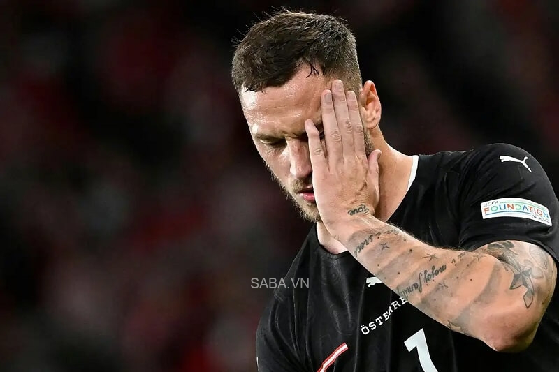 Arnautovic không được fan MU ủng hộ.