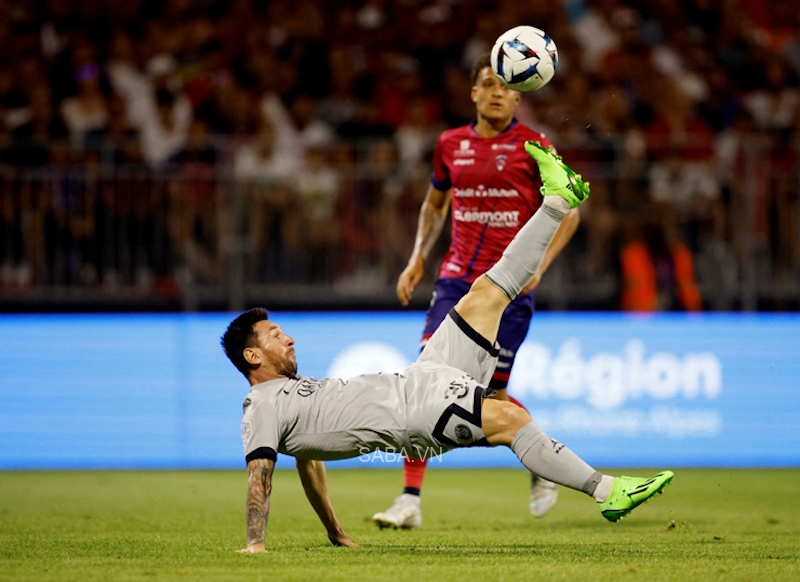 Siêu phẩm của Messi trước Clermont Foot