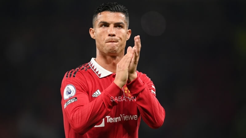 Ronaldo trở nên người xa lạ trong phòng thay đồ Man Utd