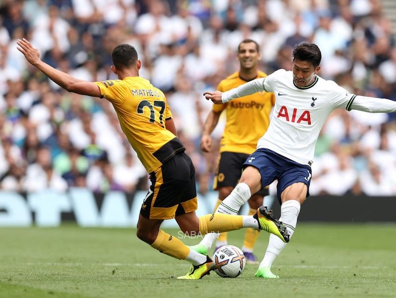 Tottenham cố gắng thực hiện rất nhiều quả tạt nhưng kém hiệu quả