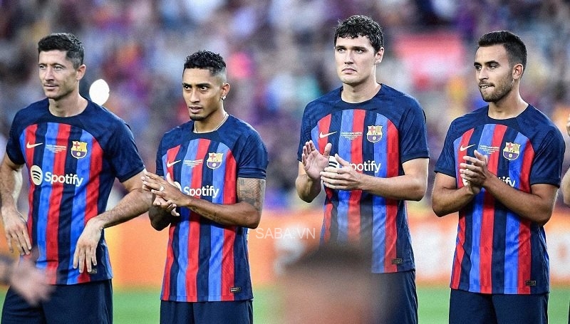 Barca mua sắm ồ ạt dù gặp khó khăn tài chính