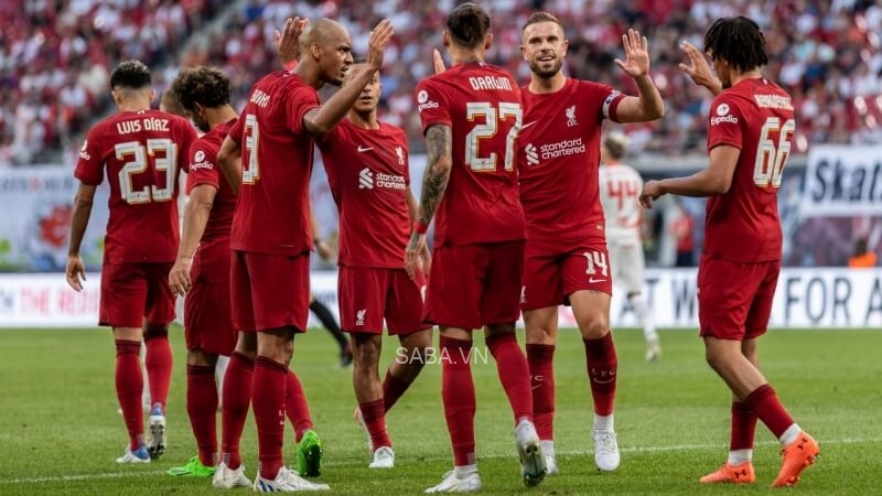 Liverpool mạnh cả về tấn công lẫn phòng ngự