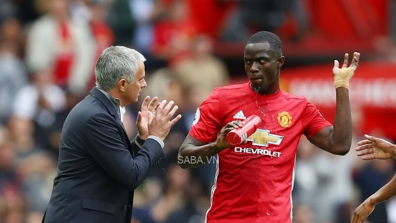 Mourinho là người mang Bailly đến với EPL