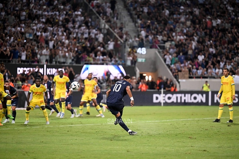 Siêu phẩm đá phạt của Neymar