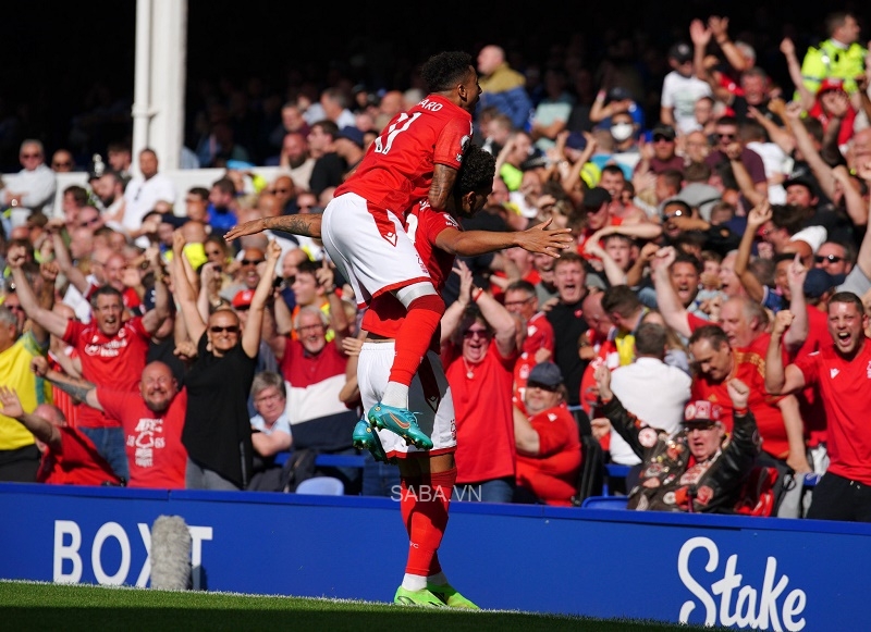 Dean Henderson tỏa sáng, Nottingham Forest suýt đánh bại Everton trên sân khách