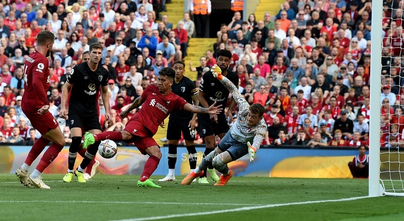 Firmino thi đấu chói sáng trong ngày Salah không ghi bàn