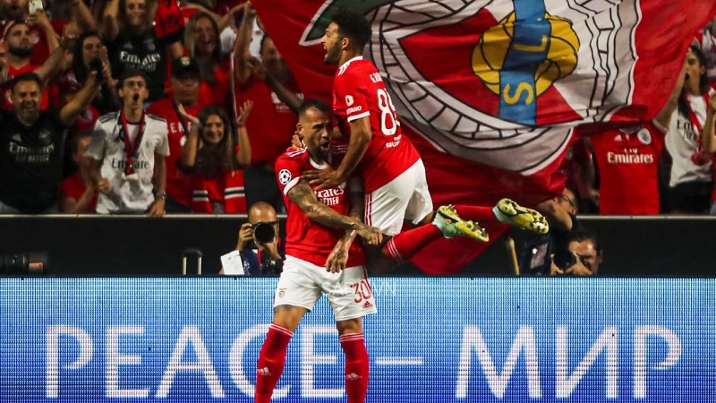 Benfica dễ dàng đánh bại Dinamo Kiev