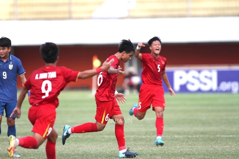 Công Phương mở điểm cho U16 Việt Nam