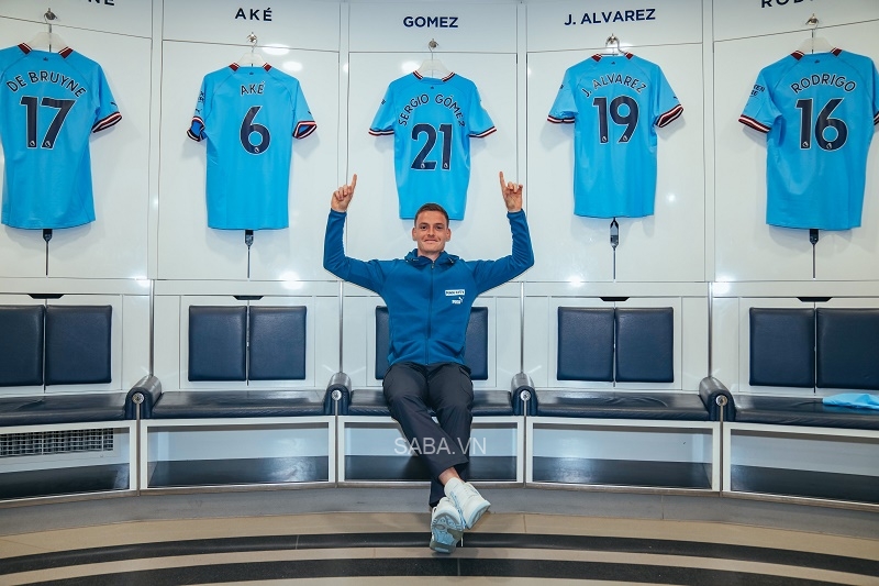 Sergio Gomez sẽ đeo áo số 21 ở Man City