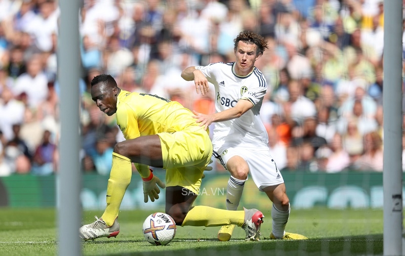 Thủ môn Mendy mắc lỗi trong bàn thua đầu tiên của Chelsea