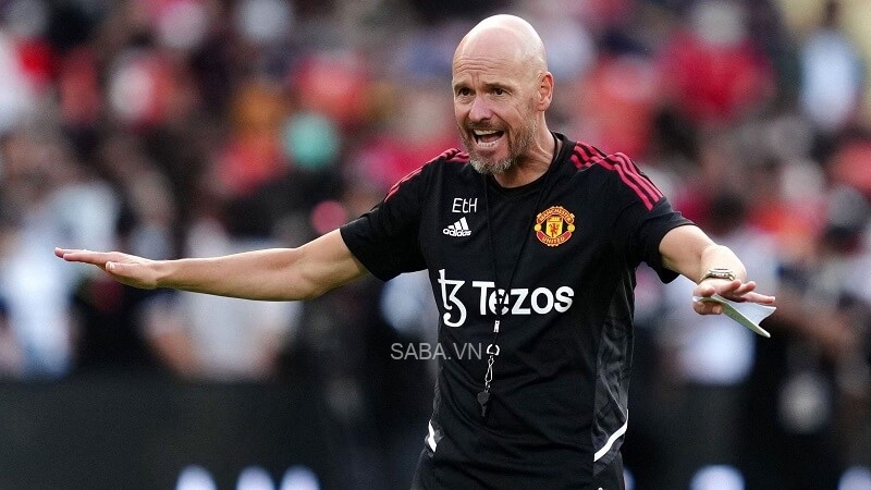 Ten Hag không vui khi một số cầu thủ ra về trước