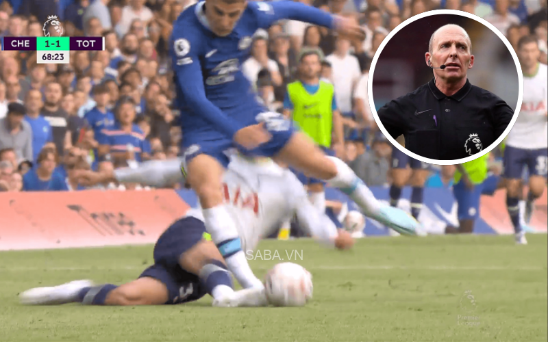 Mike Dean đã không tua lại để xem pha va chạm giữa Bentancur với Kai Havertz