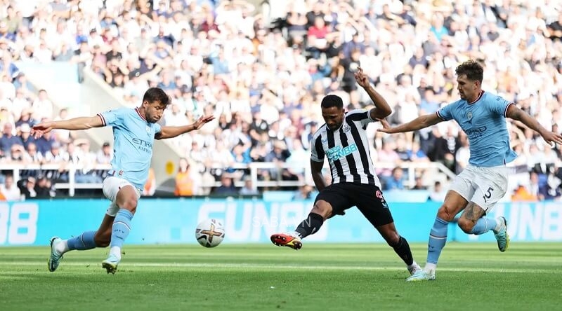 Newcastle suýt khiến Man City ôm hận