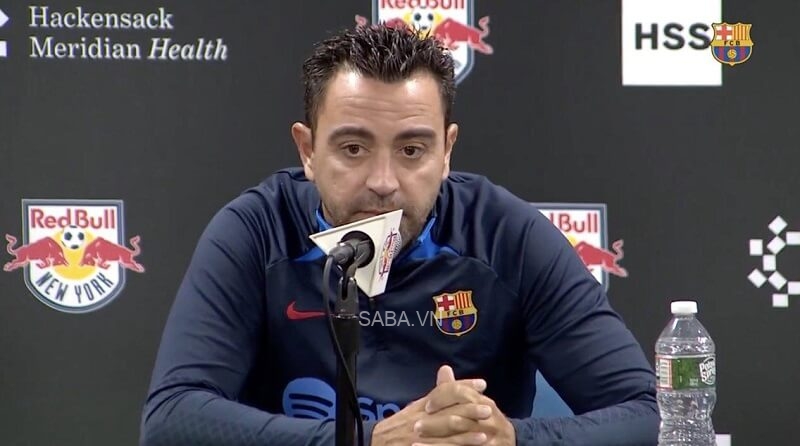 HLV Xavi không chắc De Jong sẽ ở lại hay rời đi