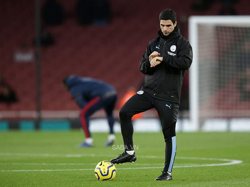 Sanllehi cho rằng Arteta đang phải đảm đương quá nhiều việc ngoài chuyên môn