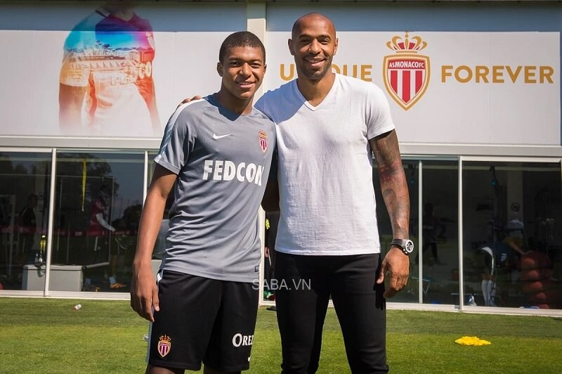 Henry ủng hộ Mbappe từ những ngày đầu.