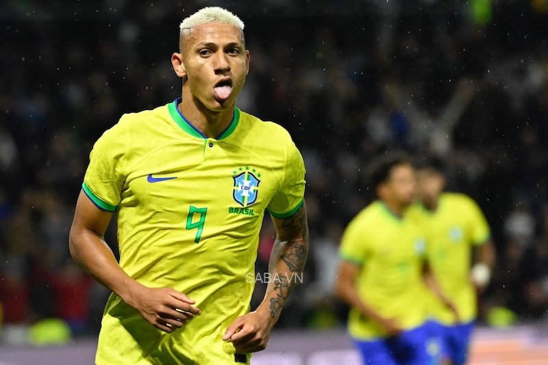 Richarlison rất hạnh phúc khi thăng hoa trong chiếc áo số 9 của thần tượng