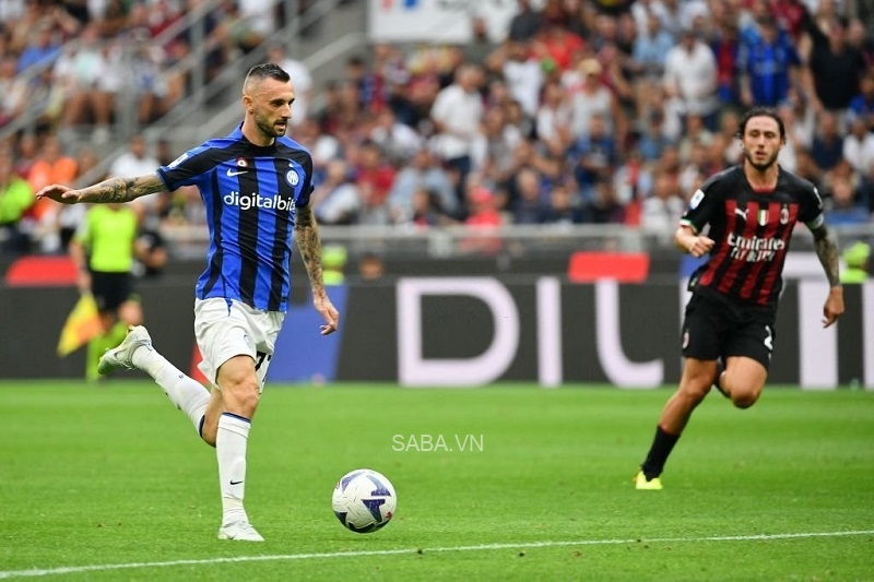 Brozovic đưa đội khách Inter Milan vươn lên dẫn trước