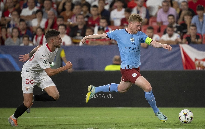 De Bruyne nỗ lực dứt điểm.