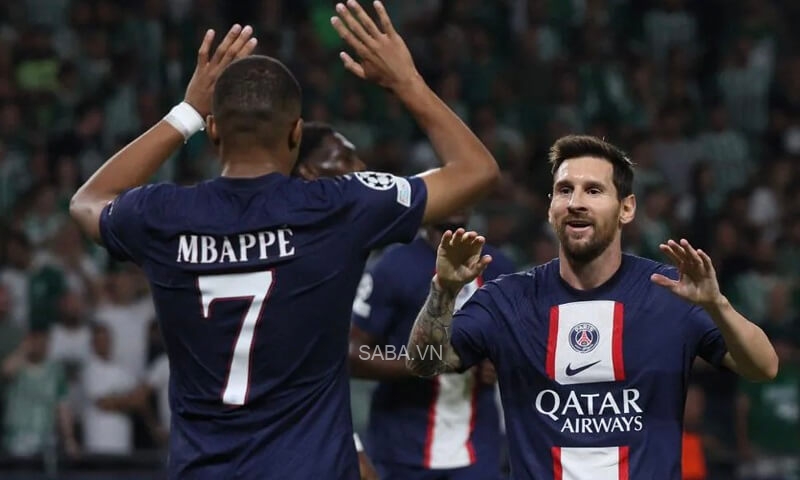 Sau khi điền tên lên bảng tỷ số, Messi còn kiến tạo cho Kylian Mbappe.