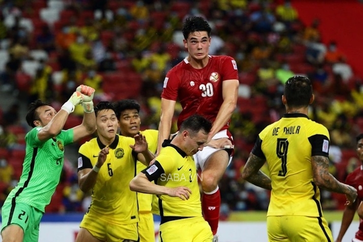 Johan Cools (2) từng di chuyển hơn 10 nghìn km chỉ để chơi 1 trận cho Malaysia ở AFF Cup 2020