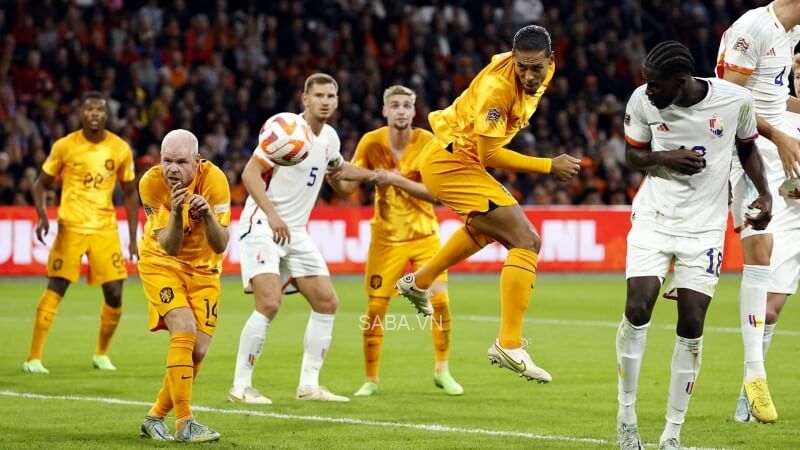 Van Dijk giúp Hà Lan thắng Bỉ ở lượt cuối