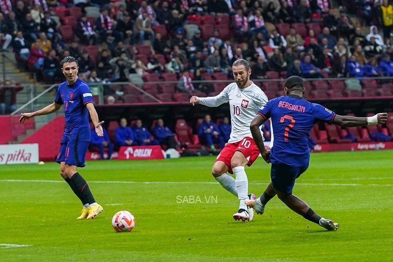 Bergwijn là người ấn định chiến thắng 2-0 dành cho Hà Lan