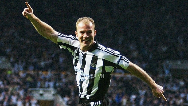 Huyền thoại Shearer có nhiều cú hat-trick nhất EPL