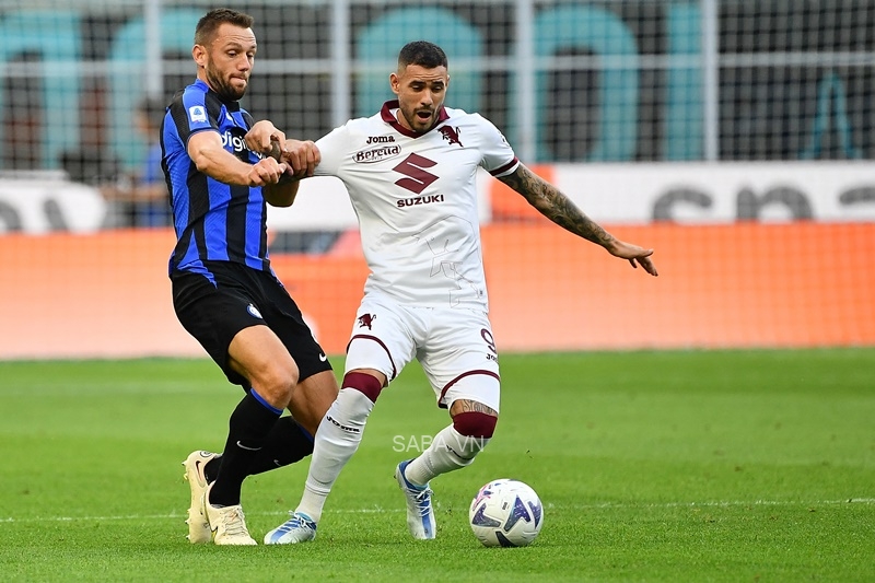 Inter Milan vượt khó thành công trước Torino