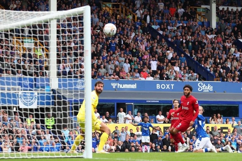 Tom Davies suýt mở tỷ số cho Everton