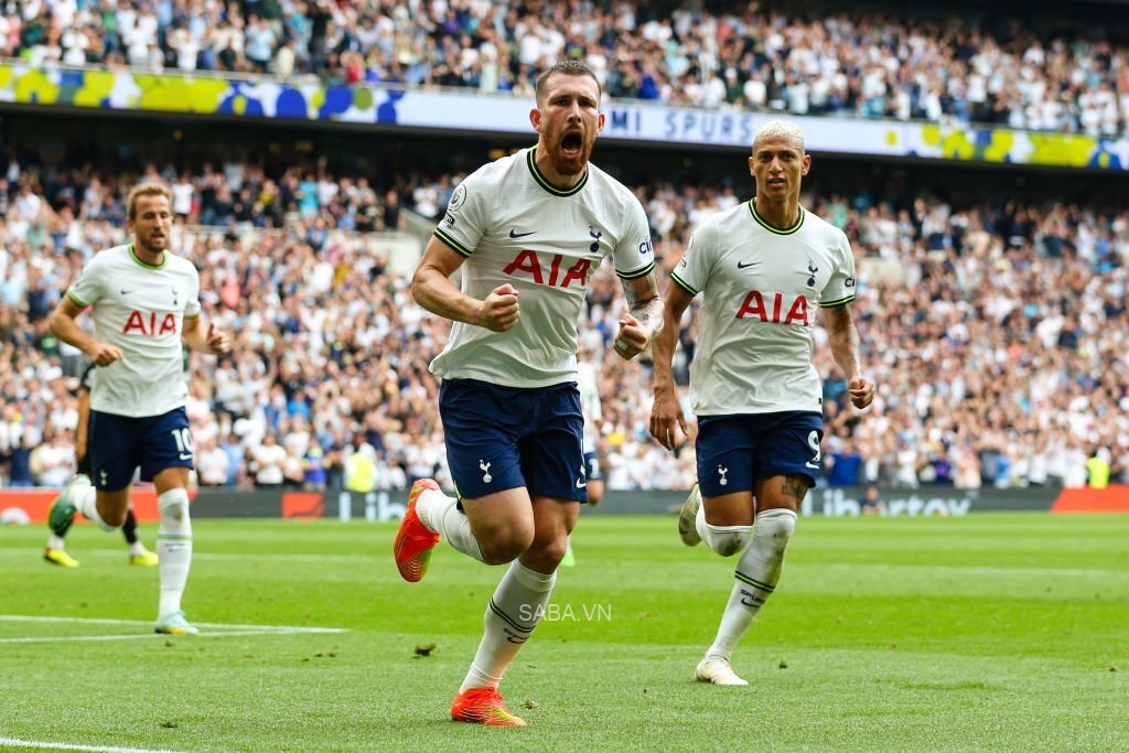 Pierre-Emile Hojbjerg giúp Spurs vươn lên