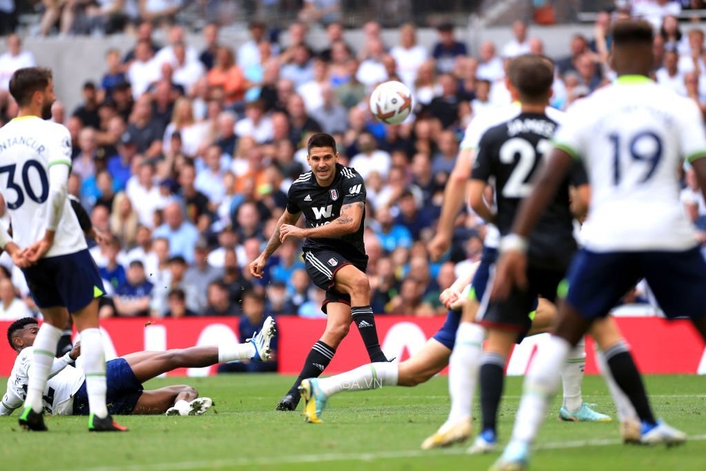 Aleksandar Mitrovic lập siêu phẩm nhưng không thể giúp Fulham có điểm