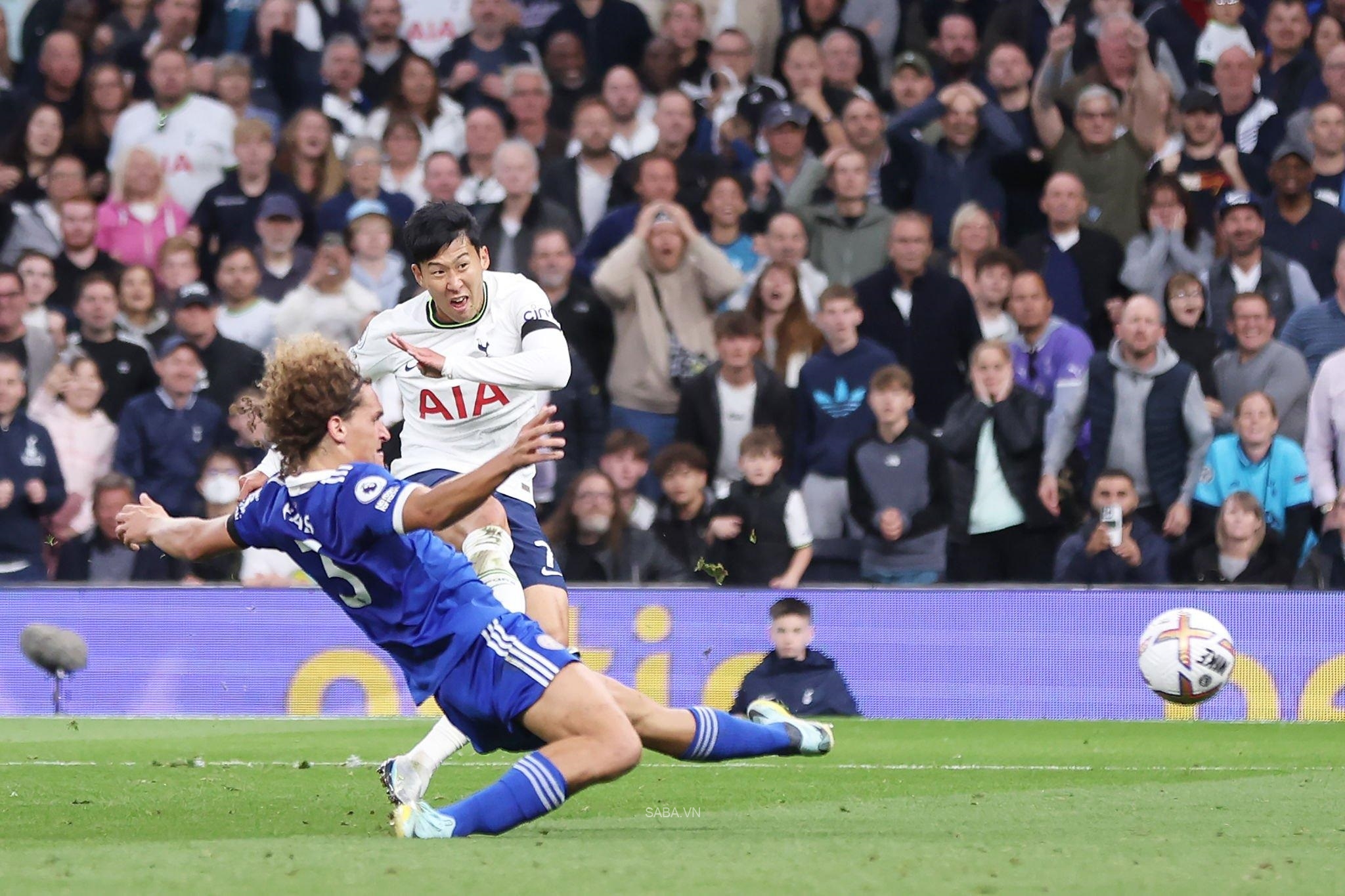 Son Heung-min lập hat-trick trong 30 phút