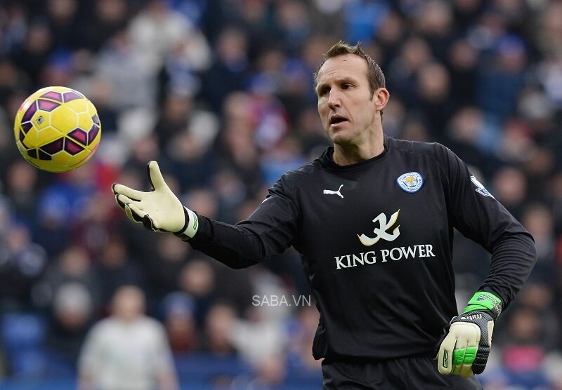 Schwarzer có tổng cộng 11 trận bắt cho Leicester