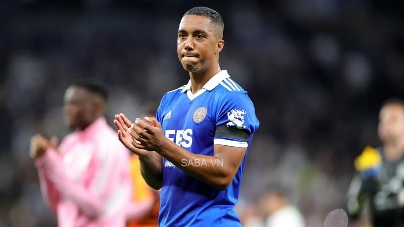 Tielemans có sai không khi chọn ở lại?