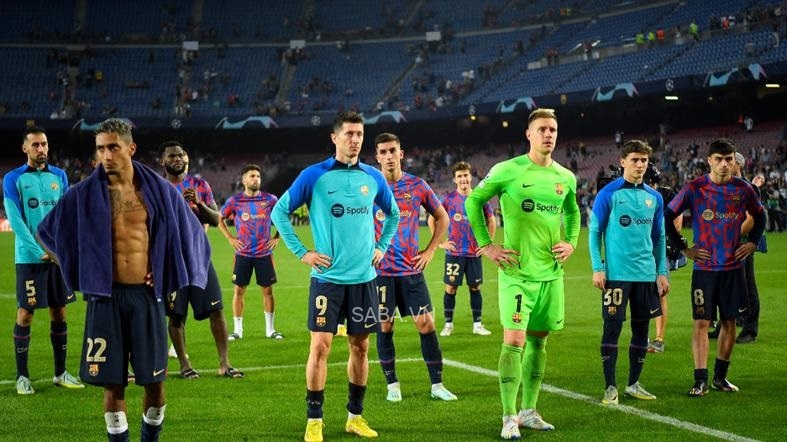 Các cầu thủ Barca buồn rầu khi có năm thứ hai liên tiếp phải chơi ở Europa League