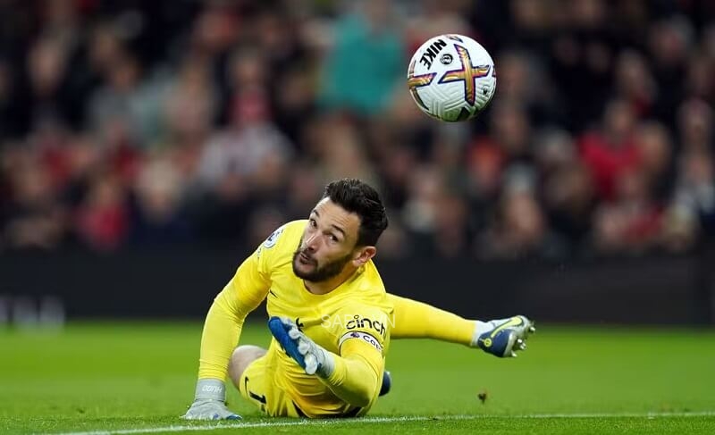 Lloris phải hoạt động vất vả.